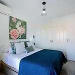 The Bluebird Daire *